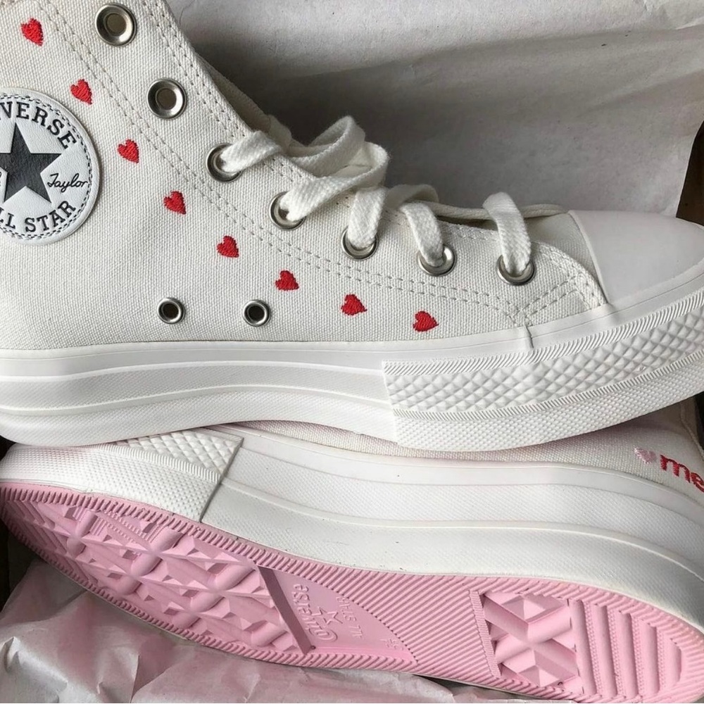 Converse Chuck Taylor All Star Platform High Embroidered Hearts Red White size 6